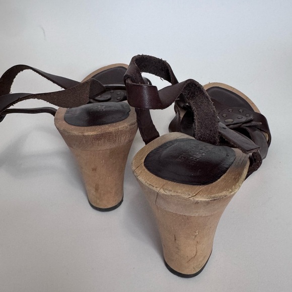 ❌SOLD❌ Kenneth Cole Vintage Y2K Flower Brown Leather Wooden Heels - Picture 6 of 7